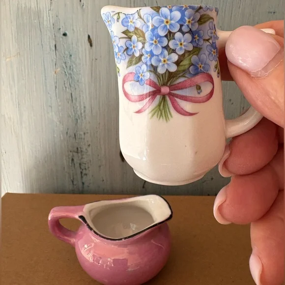 Bundle of (2) Little Pitchers - one pink & other blue flowers with pink ribbon - Picture 4 of 8